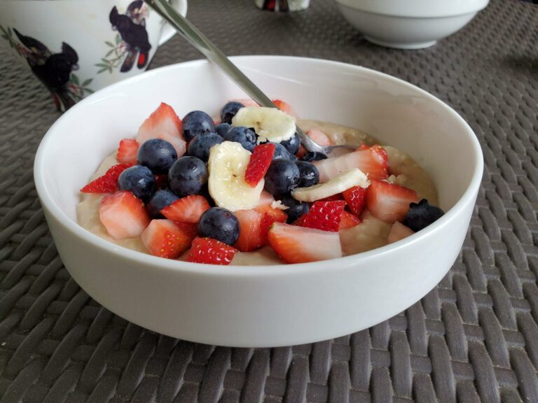 Read more about the article Banana Cream Oatmeal