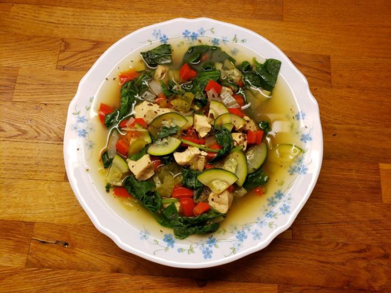 Read more about the article Skinny Pesto Chicken Soup