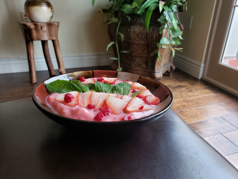 Read more about the article Giant Berry Smoothie Bowl – Low Calorie