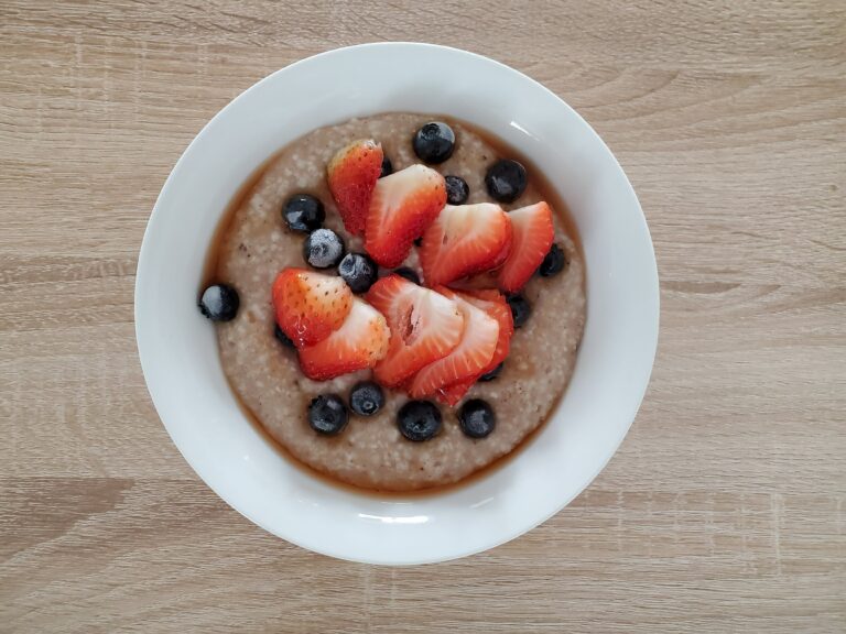 Read more about the article Blueberry Oatmeal with Orange Zest